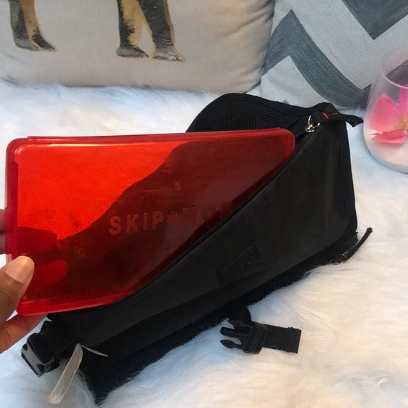 SKIP HOP wristlet baby wipe case.Includes wipecase - Picture 3 of 8